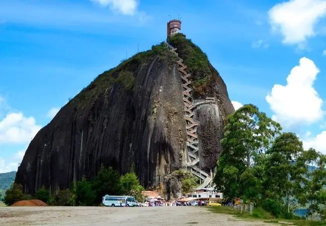 piedra del penol guatape